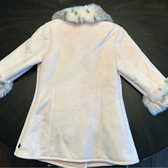 Rothschild Pink Girls Coat. Size M 5/6. Faux Fur-Lined Collar and Sleeve Cuff. - Picture 2 of 4